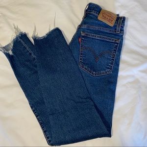 Sold Levi’s Wedgie Fit Skinny jeans Frayed Hem 26